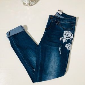 Ripped Skinny Jeans with Rose Embroidery